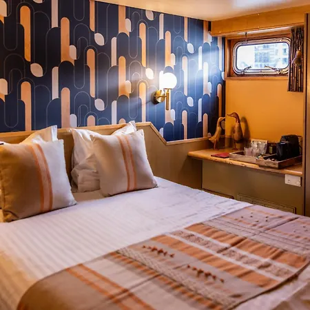 Peniche D'hotes Ms Elisabeth Úszó hotel 3*