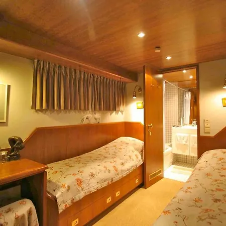 Botel Peniche D'hotes Ms Elisabeth