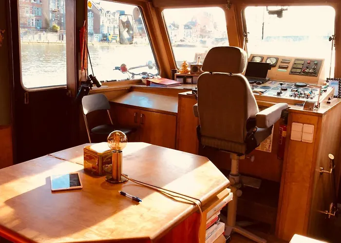 Péniche D'hôtes Ms Elisabeth Bateau-hôtel