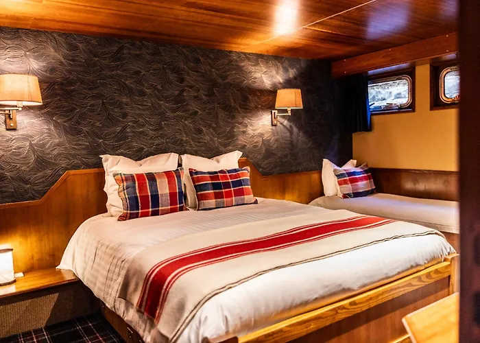 Péniche D'hôtes Ms Elisabeth Bateau-hôtel