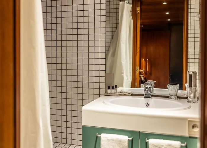 Bateau-hôtel Péniche D'hôtes Ms Elisabeth 3*